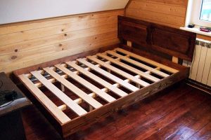 Ремонт деревянных кроватей в Петергофе