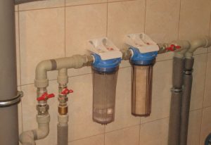 Установка проточного фильтра для воды в Петергофе